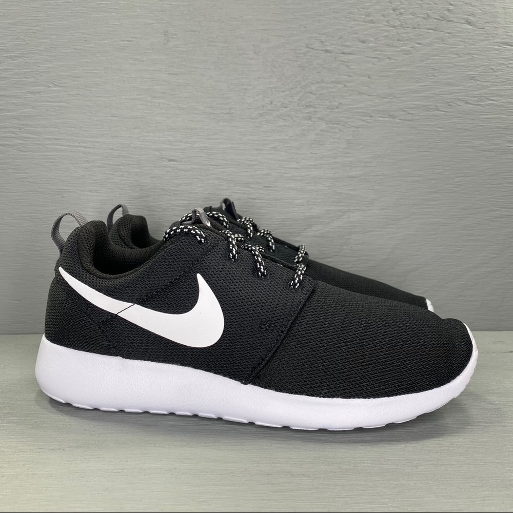 Nike Roshe One Black White